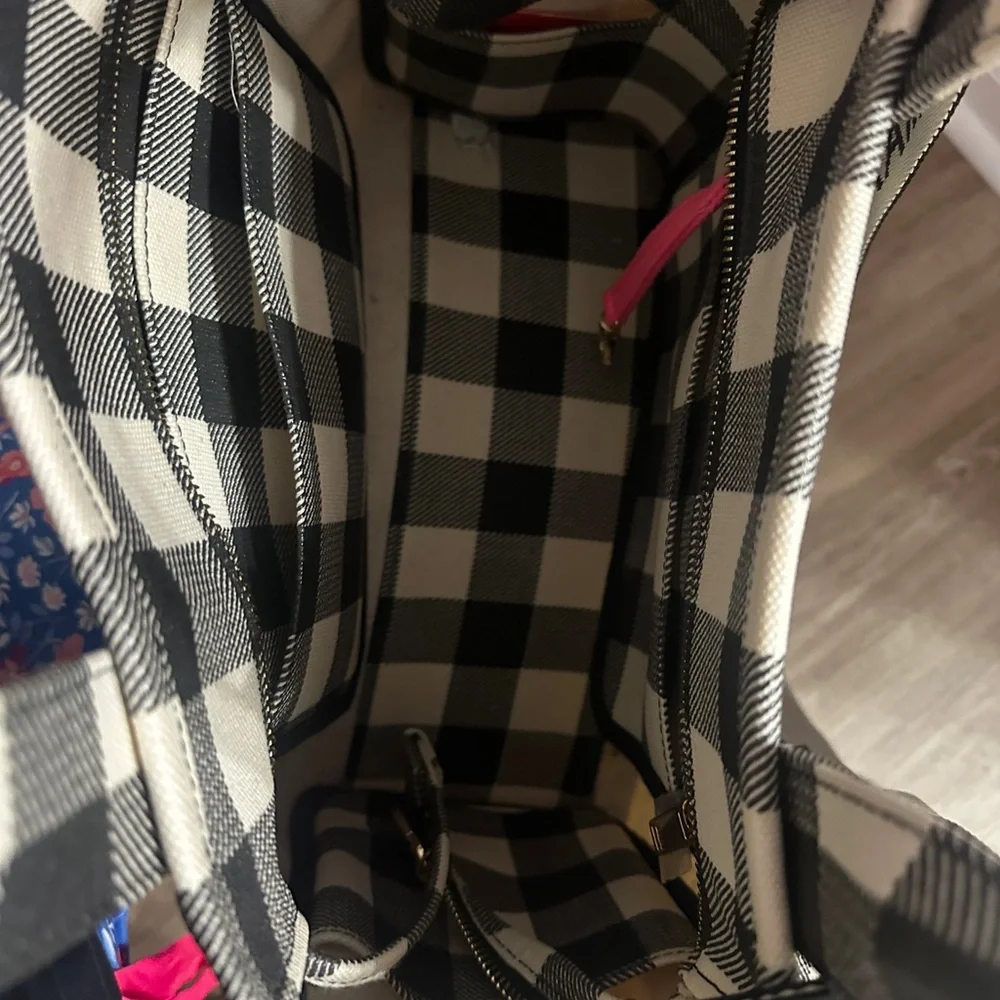 Elegant Checkered Tote Bag - Black and Cream - Picture 7 of 10